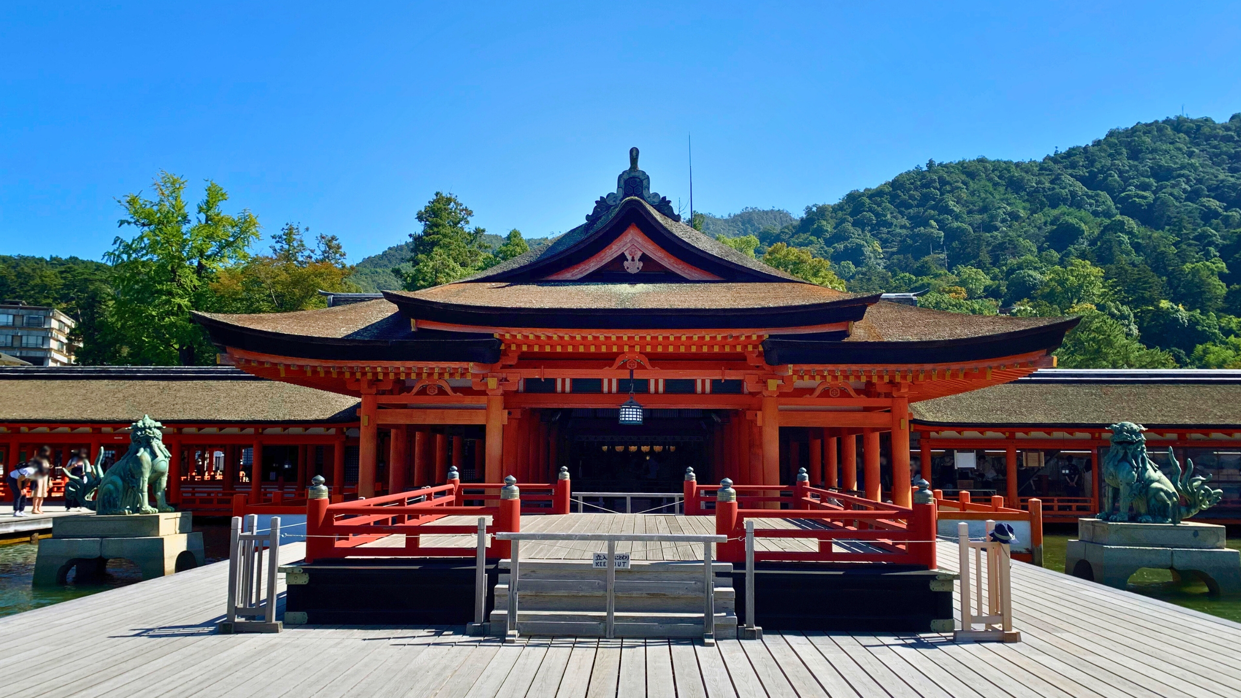 Itsukushima Shrine “A Sacred Shrine Floating on the Sea”